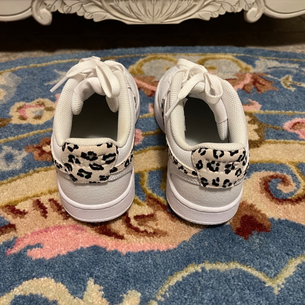 Nike - Picture 3 of 3